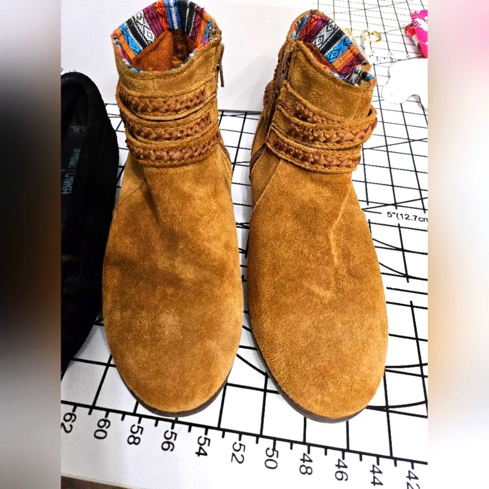 Minnetonka Boho Suede Ankle Boots Size 8.5